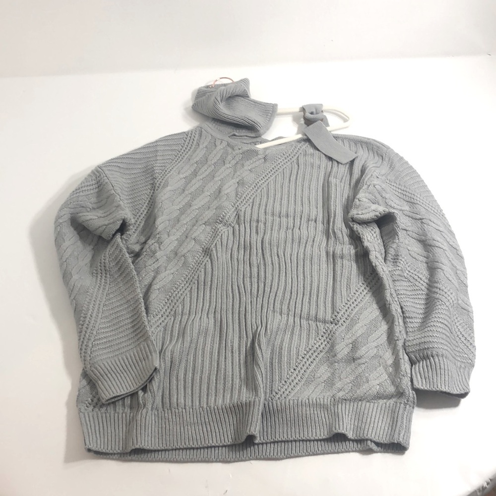 womens XL long sleeve cold shoulder turtleneck